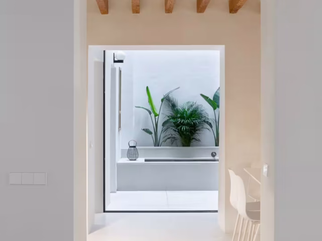 d9677628-04b4-45d6-9e25-e941a0ac00be